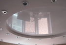 Натяжной потолок в спальне